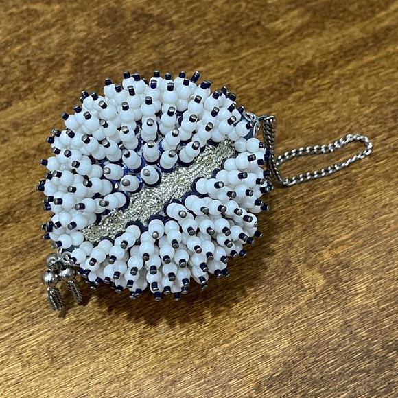 Beaded ornament - Picture 4 of 6